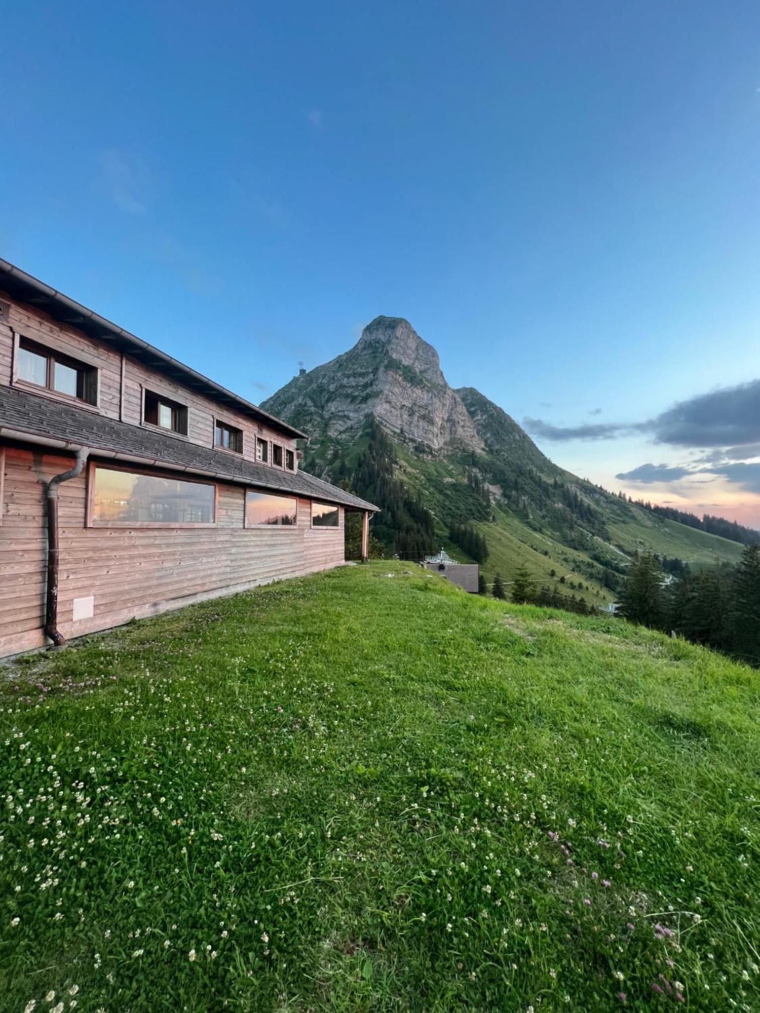 Refuge De Plan-Francey Hotel Moleson Exterior photo